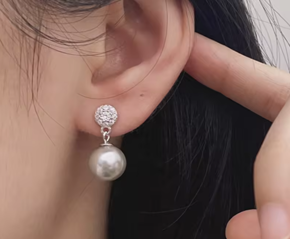 Boucles d'oreilles de haute joaillerie françaises ornées de perles ovales en zircon et argent