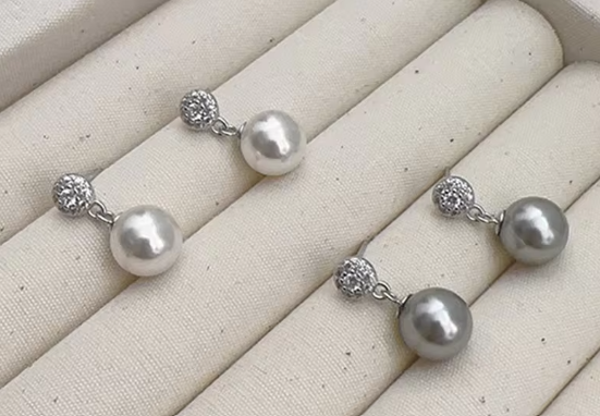 Boucles d'oreilles de haute joaillerie françaises ornées de perles ovales en zircon et argent