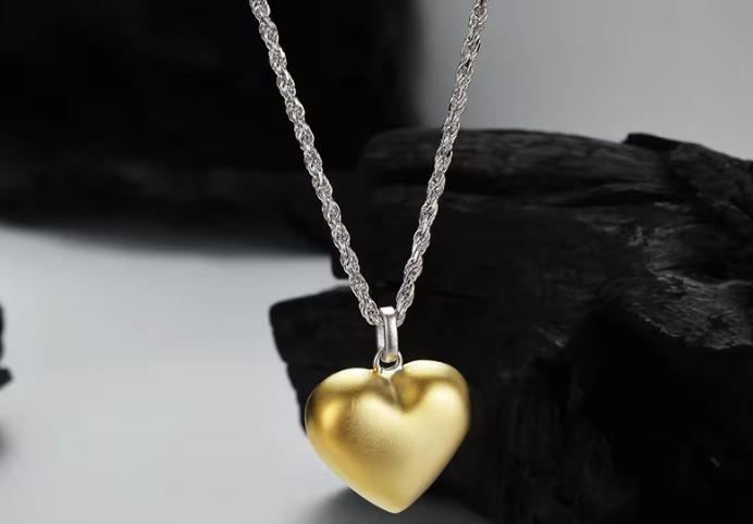 Colliers Pendentifs Cœur en S925 avec Finition Givrée et Plaqué Or 18 carats