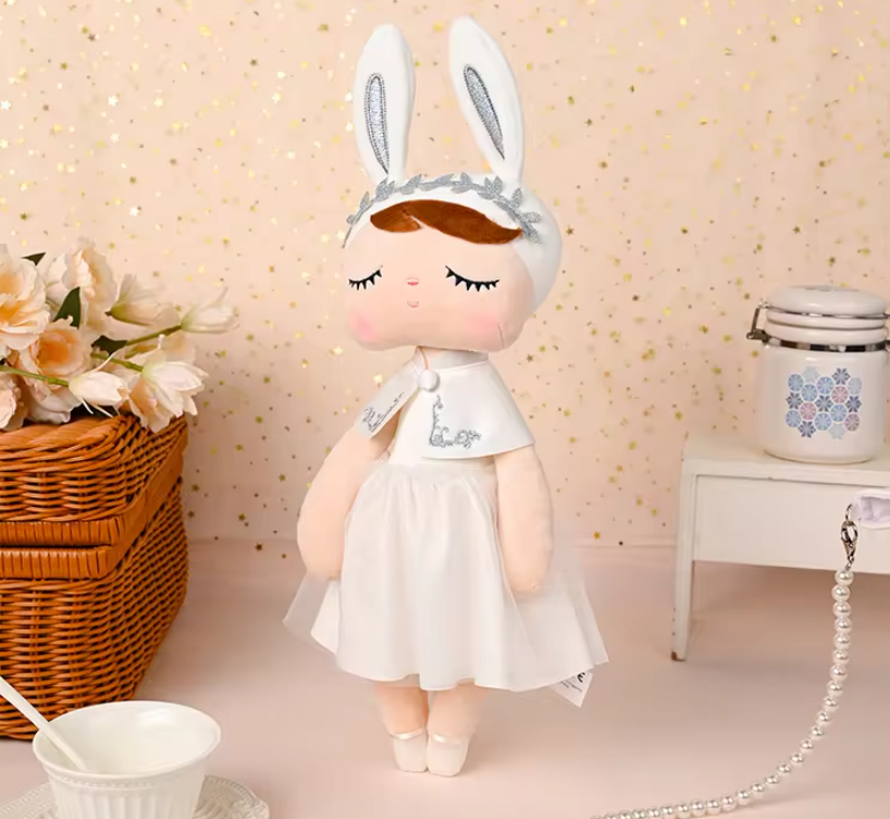 Peluche Angela Butter: Princesse Mariée Douce en Robe Blanche