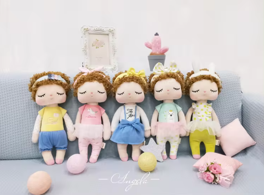 Angela Curly: La Collection des 7 Sœurs