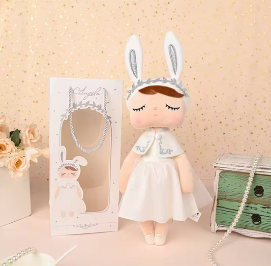 Peluche Angela Butter: Princesse Mariée Douce en Robe Blanche