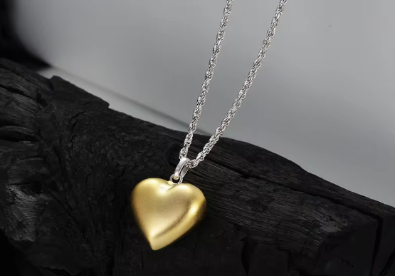 Colliers Pendentifs Cœur en S925 avec Finition Givrée et Plaqué Or 18 carats