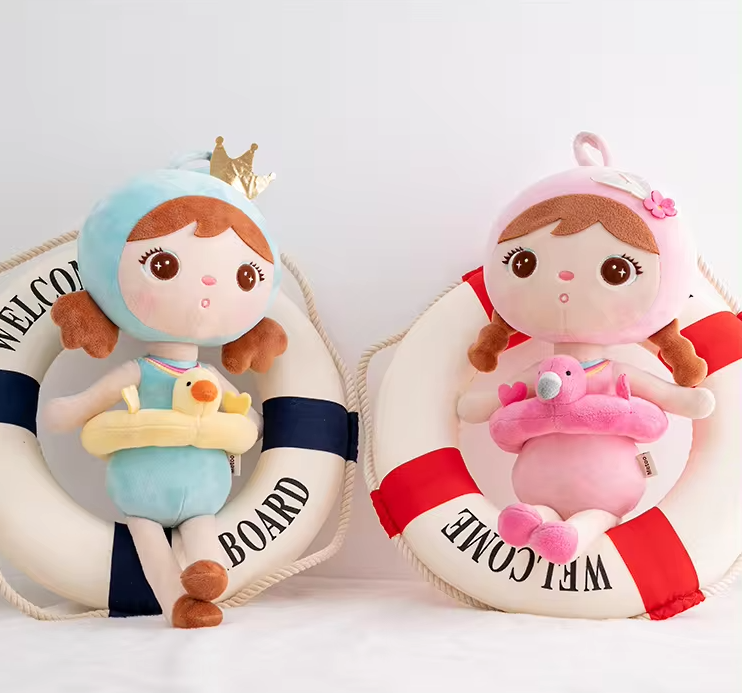 Peluches Adorable dans un anneau de natation