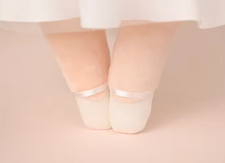 Peluche Angela Butter: Princesse Mariée Douce en Robe Blanche