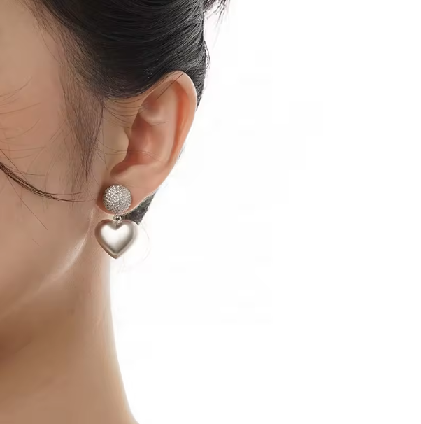 Boucles d'oreilles cœur en plaqué Or 18K  et Rhodium avec micro zircon étincelant