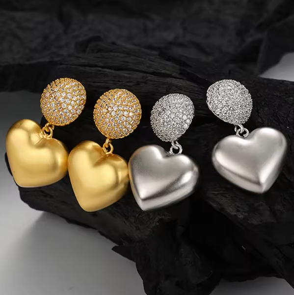 Boucles d'oreilles cœur en plaqué Or 18K  et Rhodium avec micro zircon étincelant